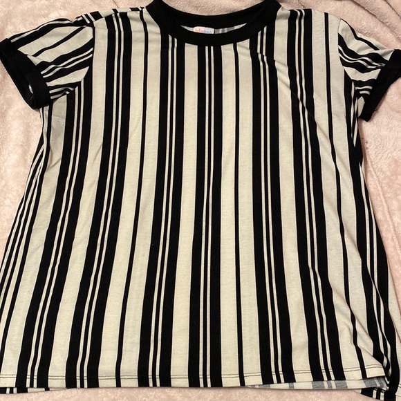 Black and White Strip LuLaRoe Shirt - Picture 1 of 3